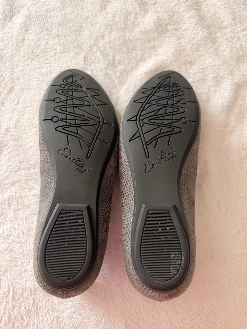 Earthies Essen ballet flats, size 7B, cage-style design with elastic strap